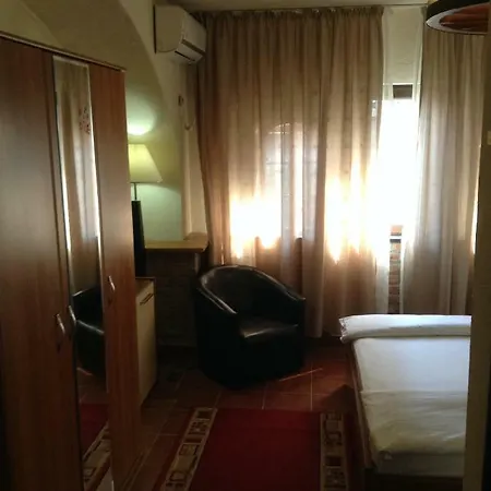 Taverna Homestay *